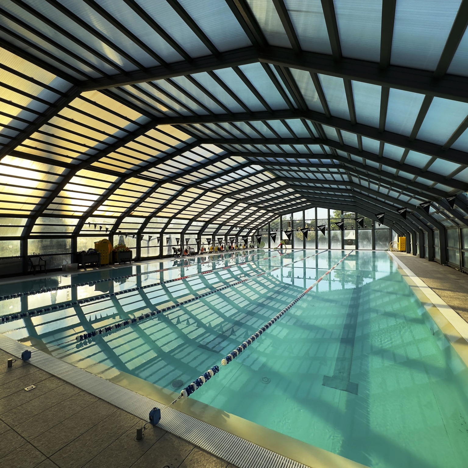 Foto della piscina esterna coperta di B)Side Firenze Nord