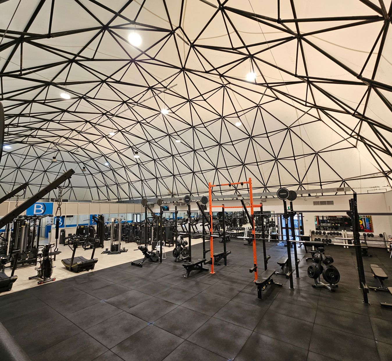 Foto sala attrezzi e tensiostruttura di B)Side Firenze Sud