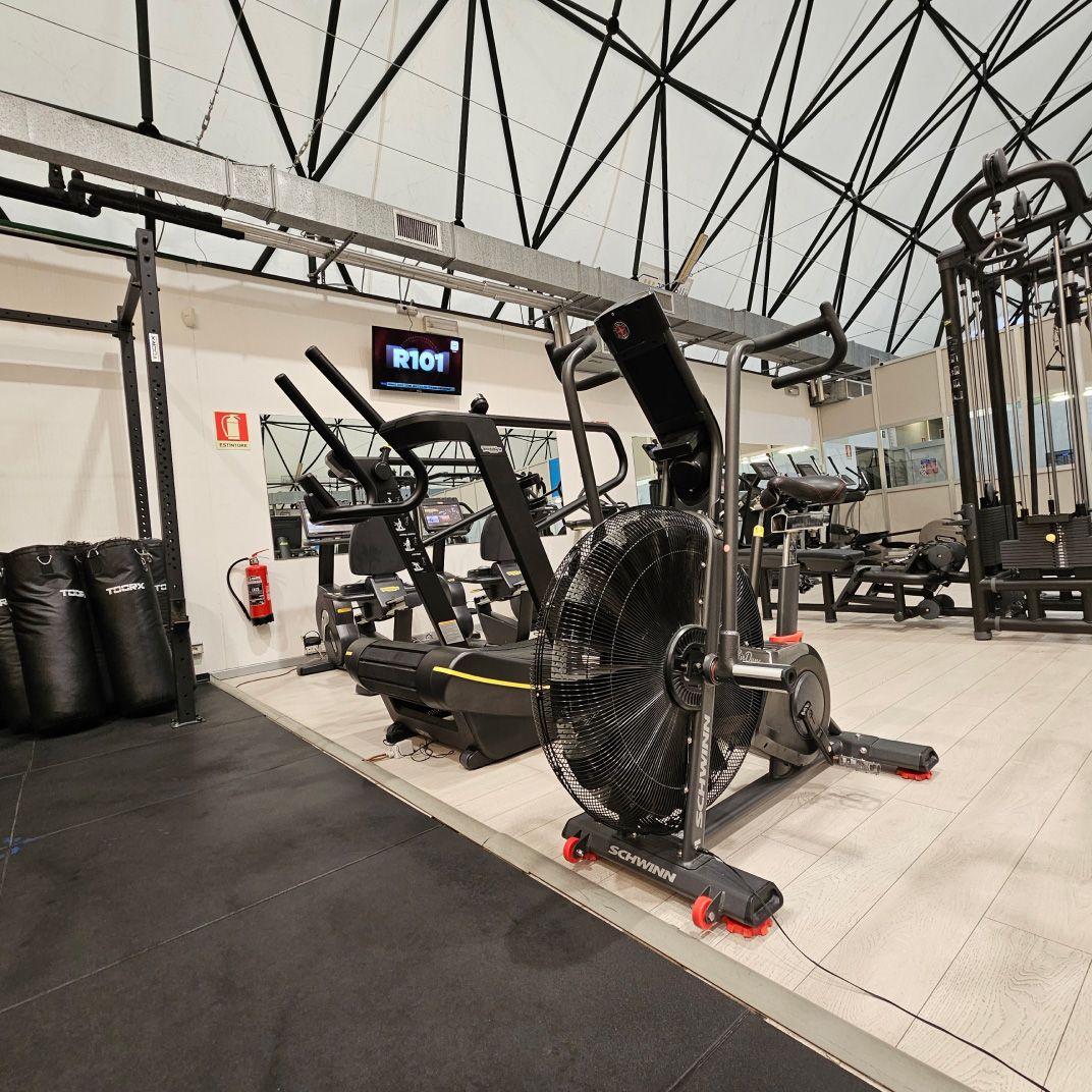 Foto sala attrezzi e tensiostruttura di B)Side Firenze Sud