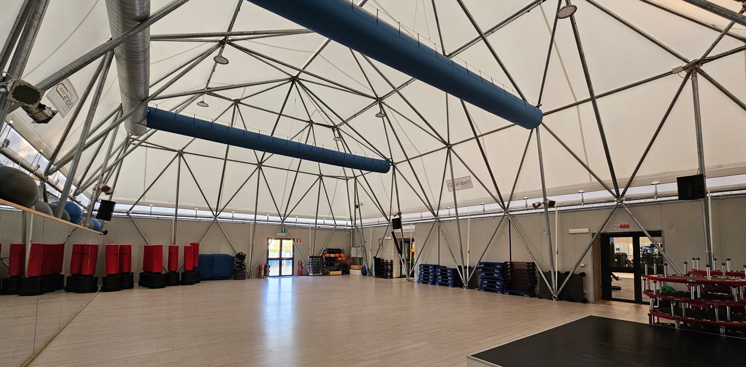 Foto sala attrezzi e tensiostruttura di B)Side Firenze Sud