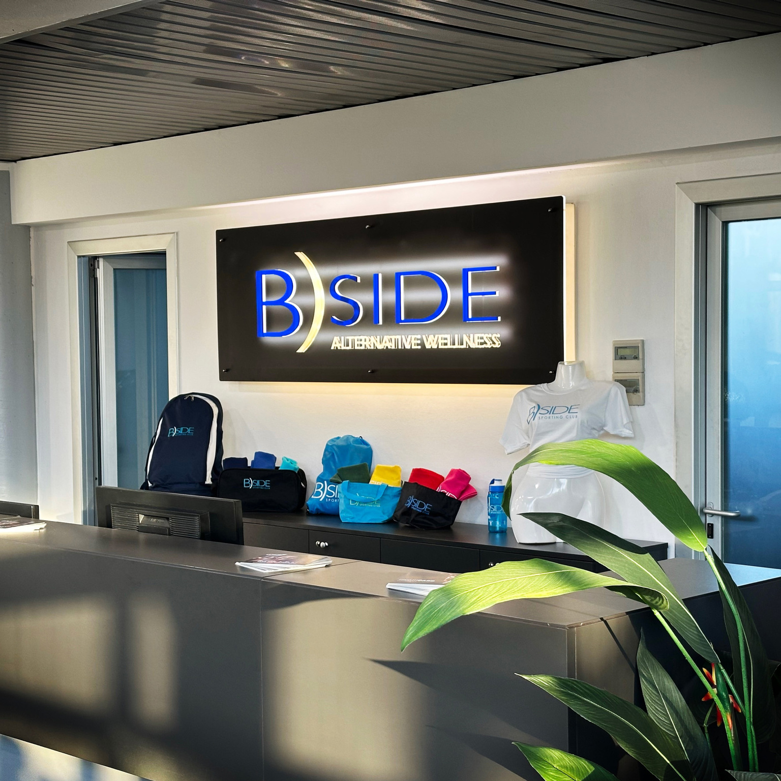 Foto della reception di B)Side Firenze Nord